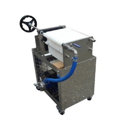 Filtro a cartoni su carrello per vino, olio, birra e liquori