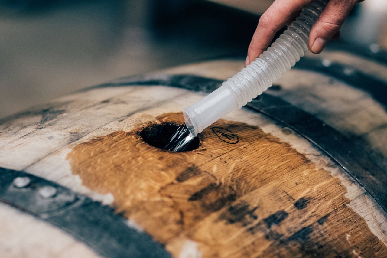 La pulizia delle botti in legno